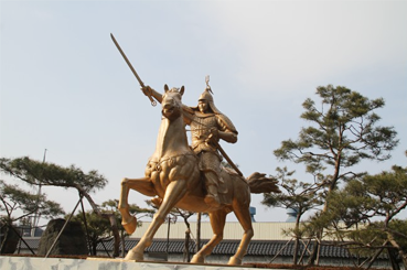 Depyung Horse Riding Bronze Statue